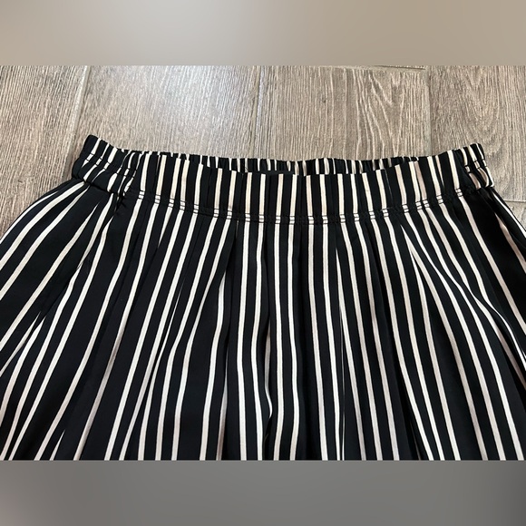 J.Crew Black & White Striped Midi Skirt Size 4 | Elastic Waist Pockets Classic - Picture 4 of 7